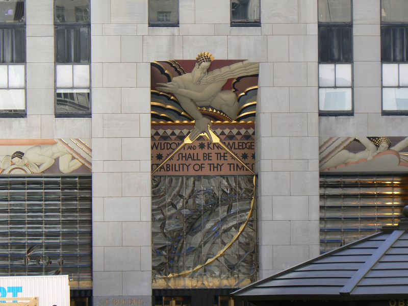 Rockfeller Center et The Top Of The Rock: La Sagesse - Relief du GE Building 2